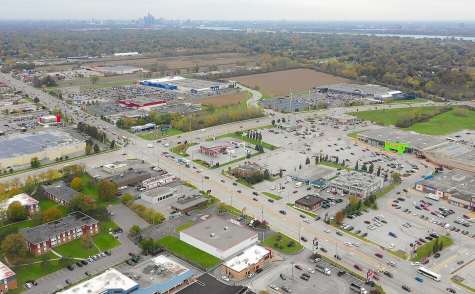More Photos Of 7555 Tecumseh Rd E, Windsor Restaurant For Lease