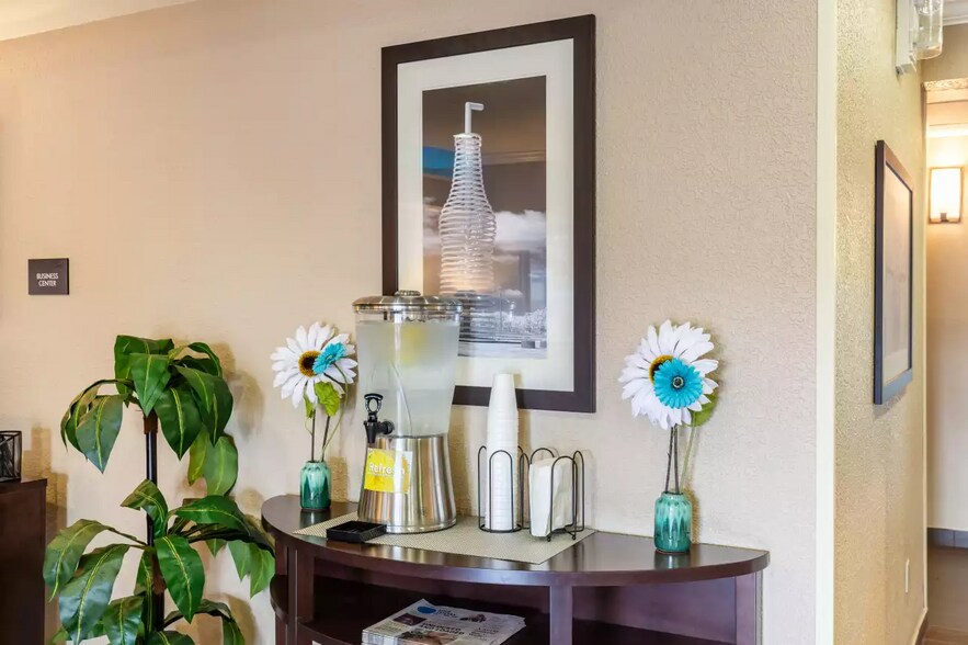 More Photos Of 9010 E 71st St, Tulsa Hotel For Sale