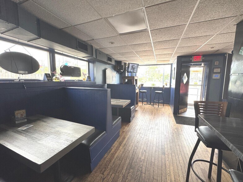 More Photos Of 164 Main St, Portland Restaurant For Sale