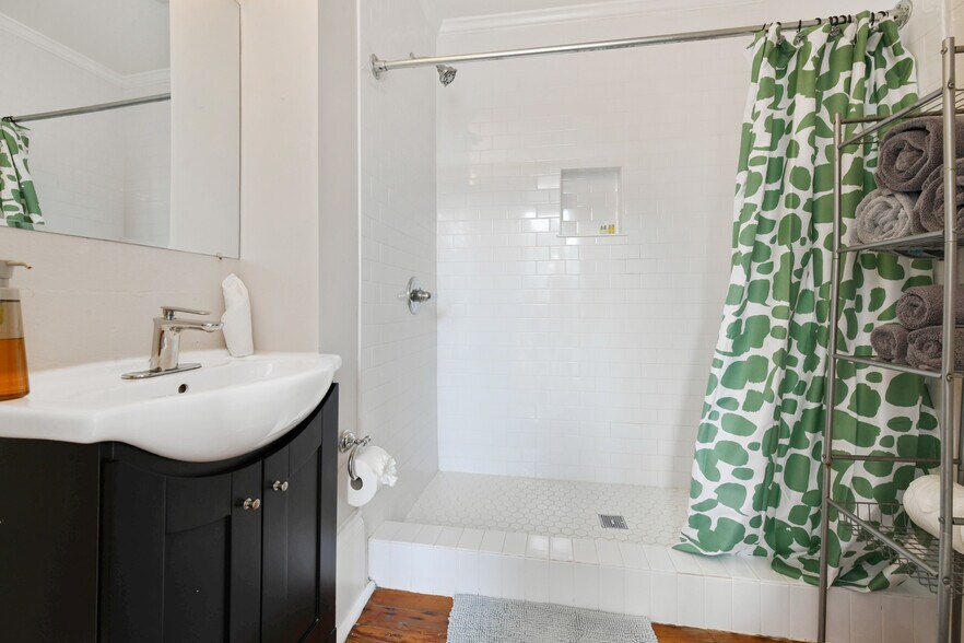 More Photos Of 1572 Magazine St, New Orleans Specialty For Sale