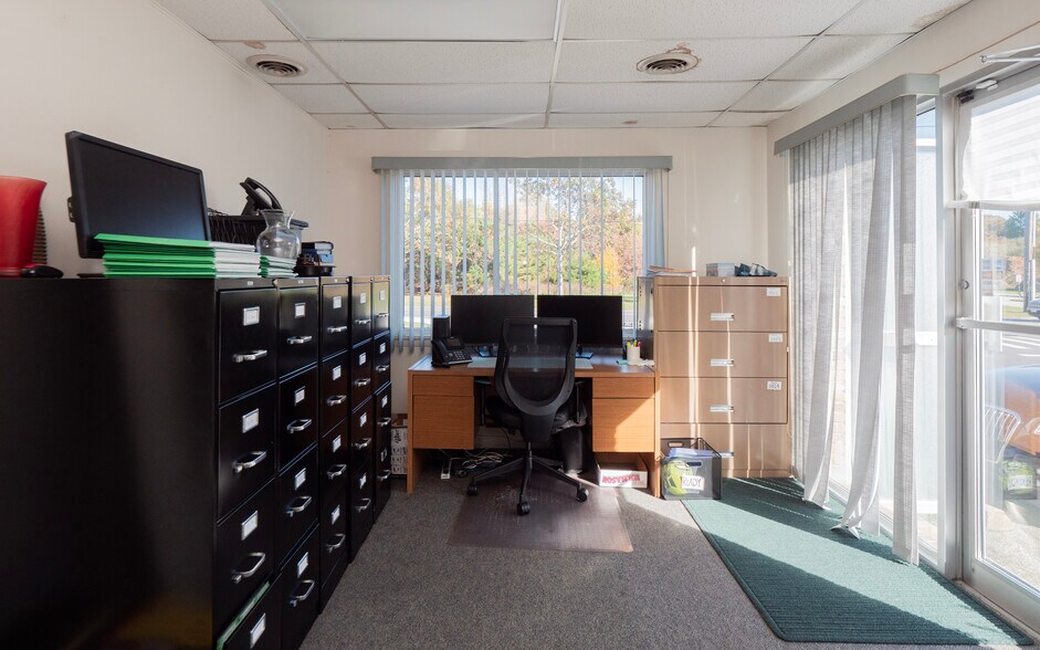 More Photos Of 1120 Aquidneck Ave, Middletown Office For Sale