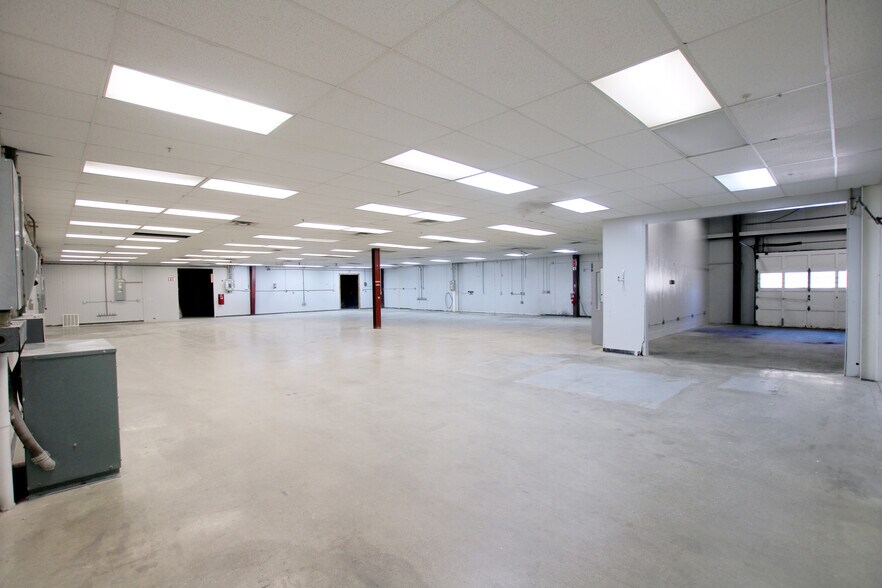 More Photos Of 1 Chase Park Rd, Seabrook Manufacturing For Lease