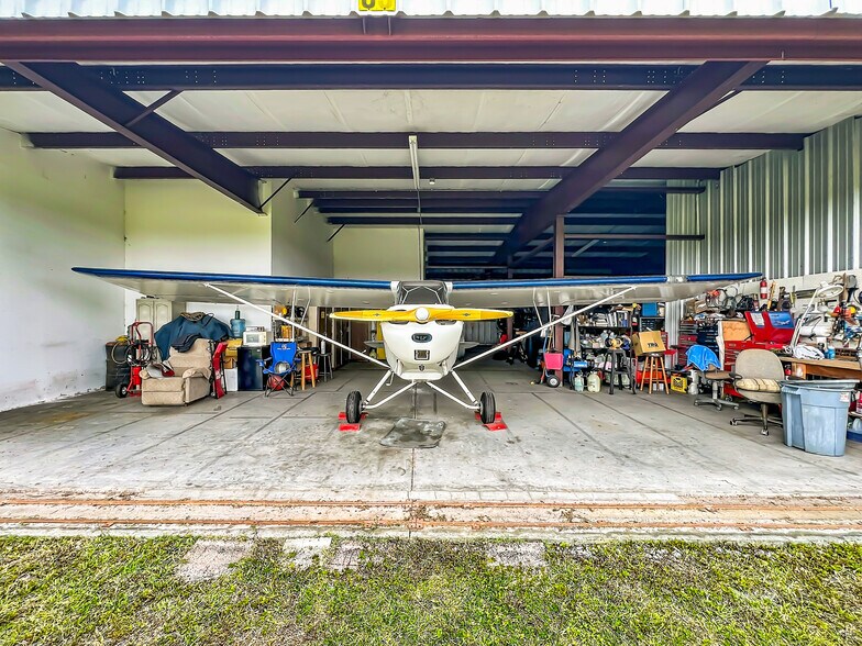 More Photos Of 7001 W Jones Ave, Mount Dora Airplane Hangar For Sale