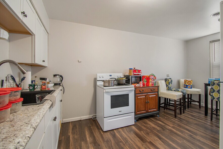 More Photos Of 2416 S 16th St, Omaha Apartments For Sale