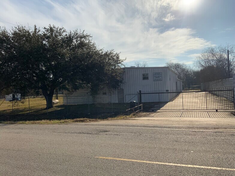 More Photos Of 3227 Cottonwood School Rd, Rosenberg Industrial For Lease