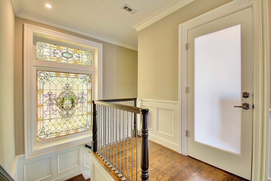 More Photos Of 33 N Fort Thomas Ave, Fort Thomas Office For Sale