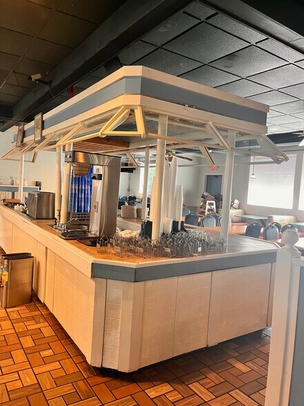 More Photos Of 2 Regency Pky, Hilton Head Island Restaurant For Sale