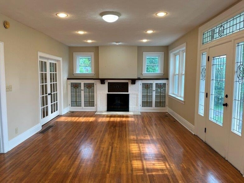 More Photos Of 4673 Kenny Rd, Columbus Office For Sale