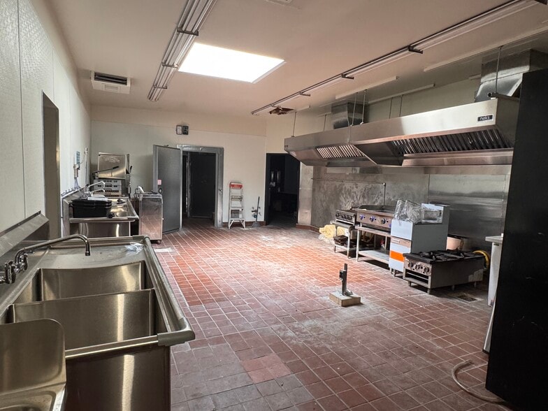 More Photos Of 1407 Howe Ave, Sacramento Restaurant For Sale