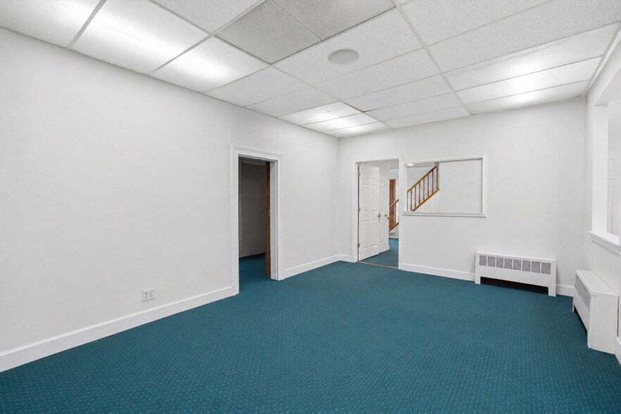 More Photos Of 147 N Ocean Ave, Patchogue Office For Sale