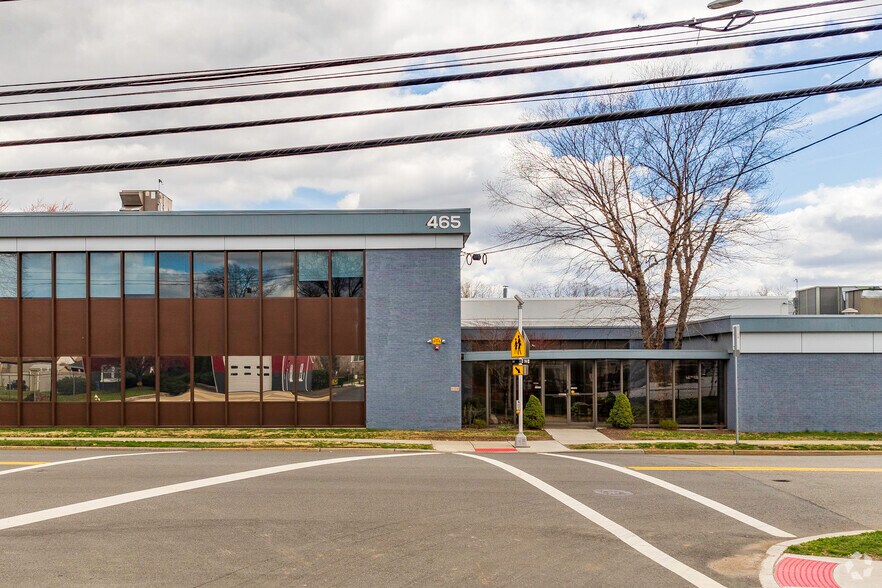 More Photos Of 465 Mola Blvd, Elmwood Park Warehouse For Lease