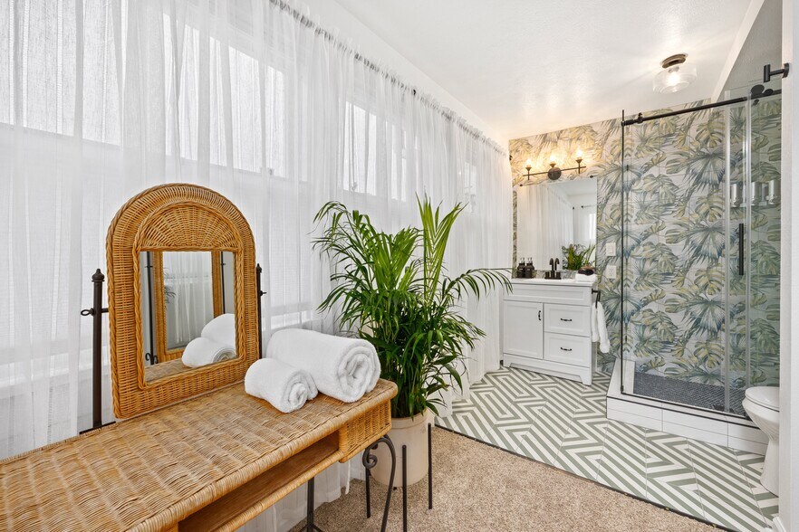 More Photos Of 1430 Race St, Denver Hotel For Sale