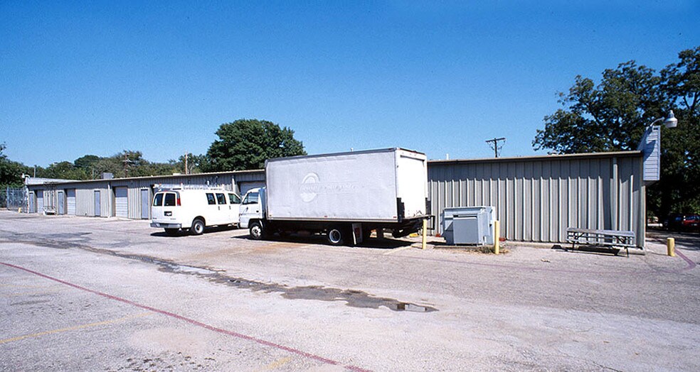 More Photos Of 2675 Freewood Dr, Dallas Warehouse For Lease