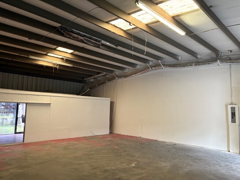 More Photos Of 3963 Exchange Ave, Naples Warehouse For Lease