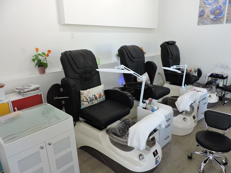 More Photos Of 2669 Davis Blvd, Naples Storefront Retail Office For Lease