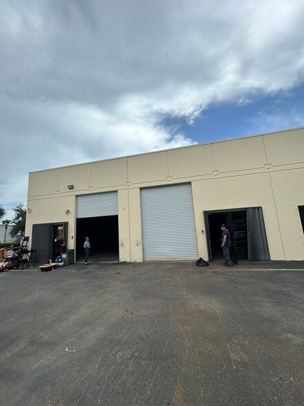More Photos Of 17030 Alico Commerce Ct, Fort Myers Warehouse For Sale