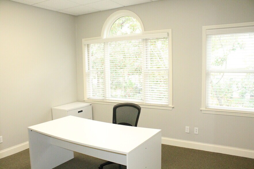 More Photos Of 400 Main St, Hilton Head Office For Lease