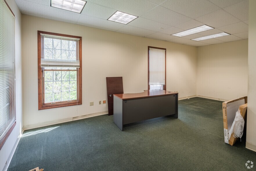 More Photos Of 3890 N Illinois St, Swansea Medical For Lease