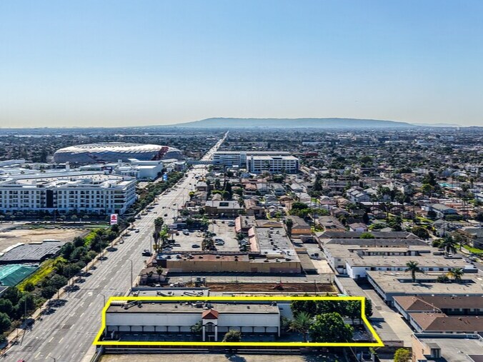 More Photos Of 945 S Prairie Ave, Inglewood Storefront Retail Office For Sale
