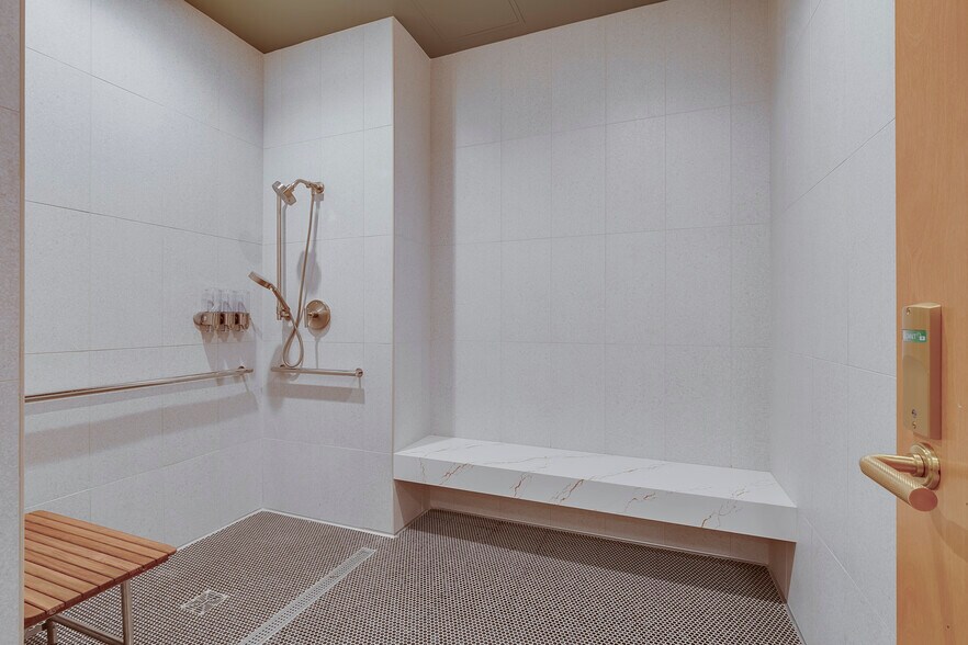 More Photos Of 155 Riveredge Dr, Dallas Office For Lease