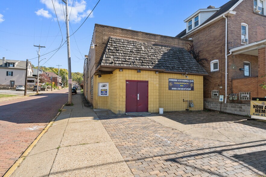 More Photos Of 1098 Duss Ave, Ambridge Restaurant For Sale