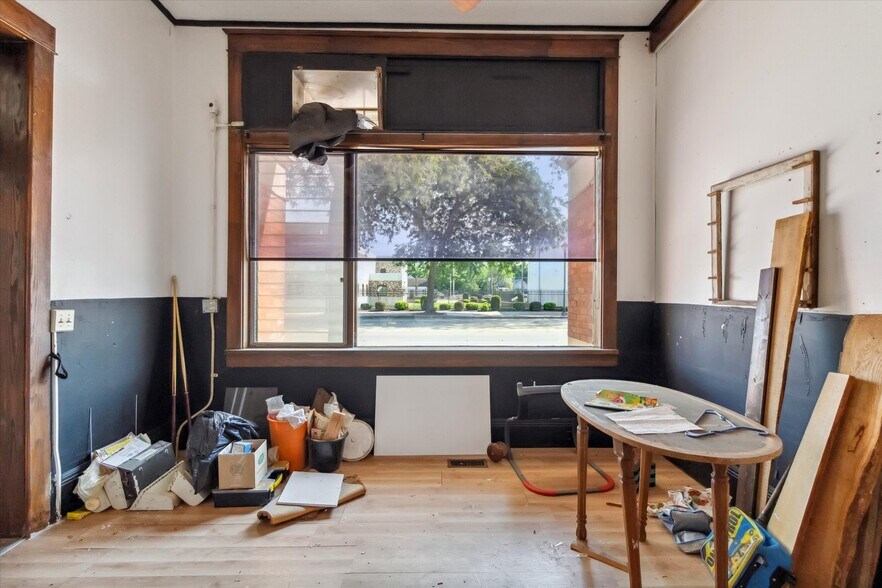 More Photos Of 225 E Superior St, Alma Office For Sale