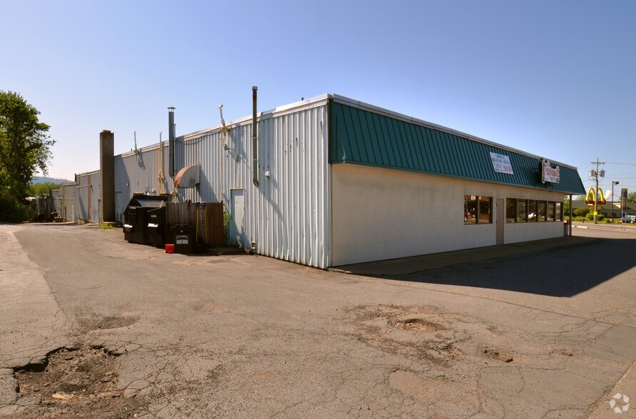 More Photos Of 27 Gansevoort Rd, South Glens Falls General Retail For Lease