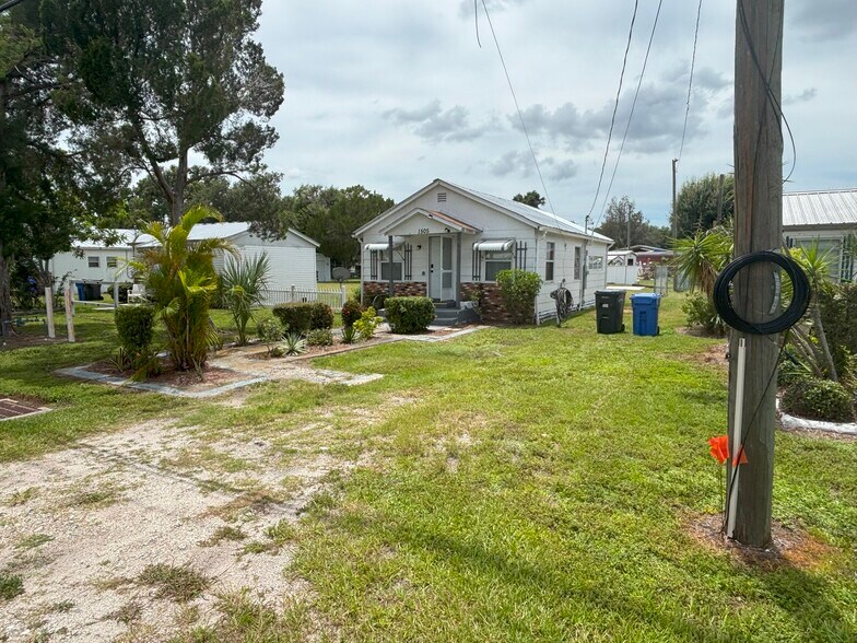 More Photos Of 1503 7th St SW, Ruskin Storefront Retail Residential For Sale