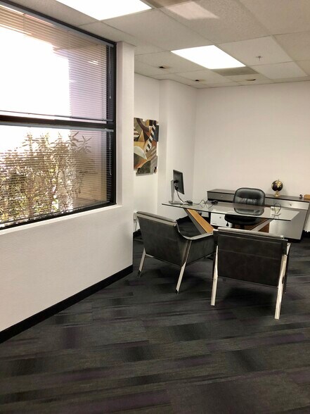 More Photos Of 10220 S 51st St, Phoenix Research And Development For Lease