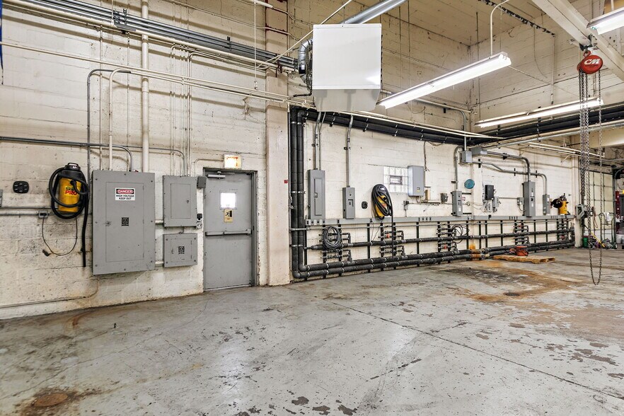 More Photos Of 303 Elgin Ave, Elgin Industrial For Sale