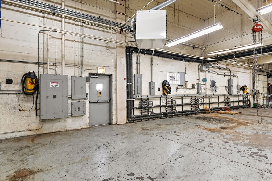 More Photos Of 303 Elgin Ave, Elgin Industrial For Sale