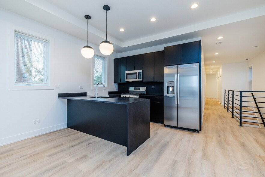 More Photos Of 6050 Eberhart ave, Chicago Apartments For Sale