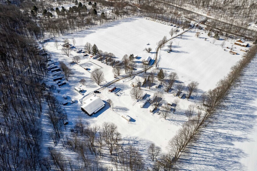 More Photos Of 55 Broken Wheel Rd, Petersburgh Trailer Camper Park For Sale