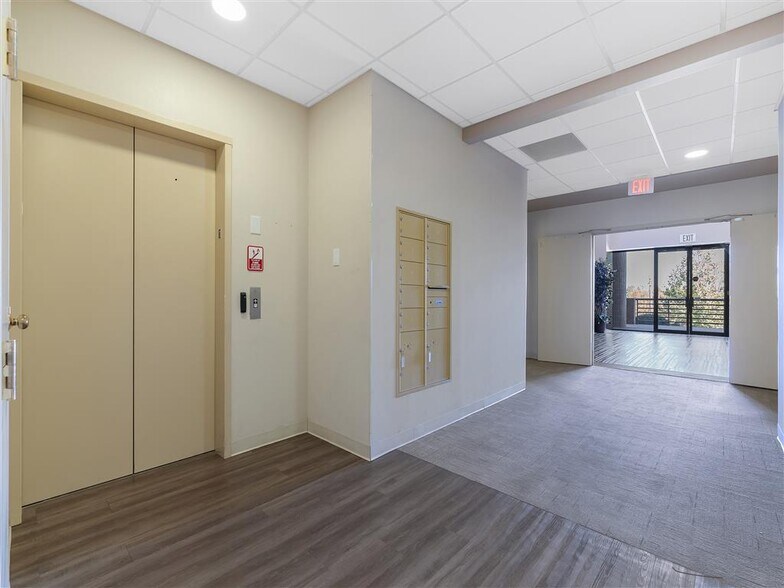 More Photos Of 330 Pelham Rd, Greenville Medical For Lease