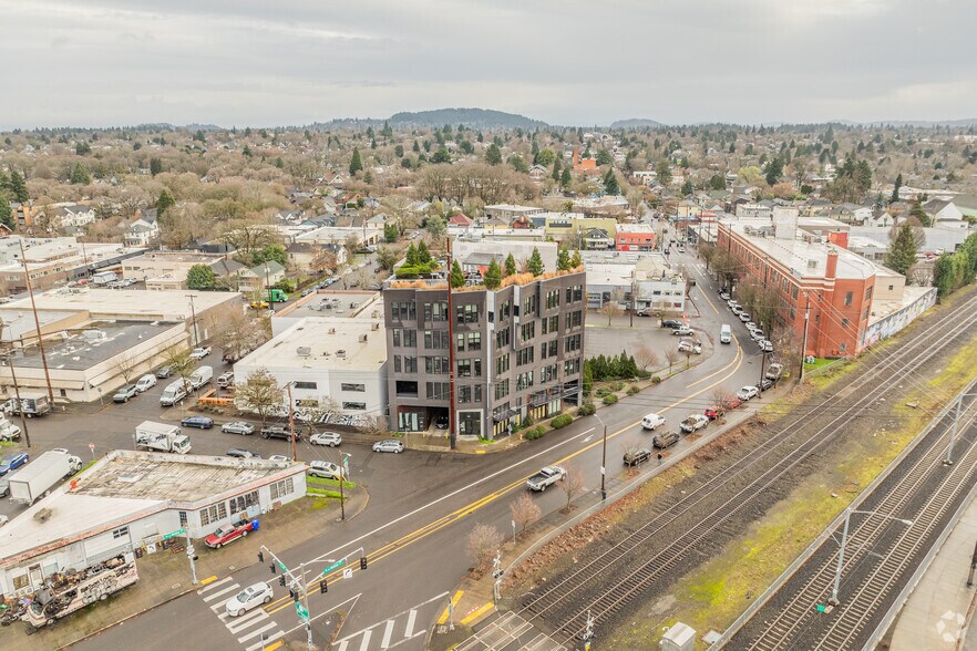 More Photos Of 959 SE Division St, Portland Loft Creative Space For Lease