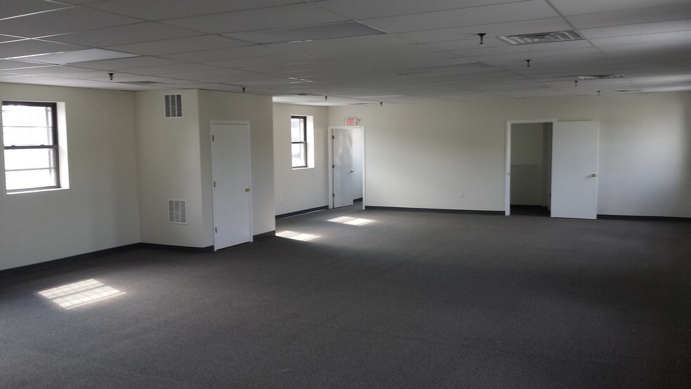 More Photos Of 2 Getty Ave, Clifton Service For Lease