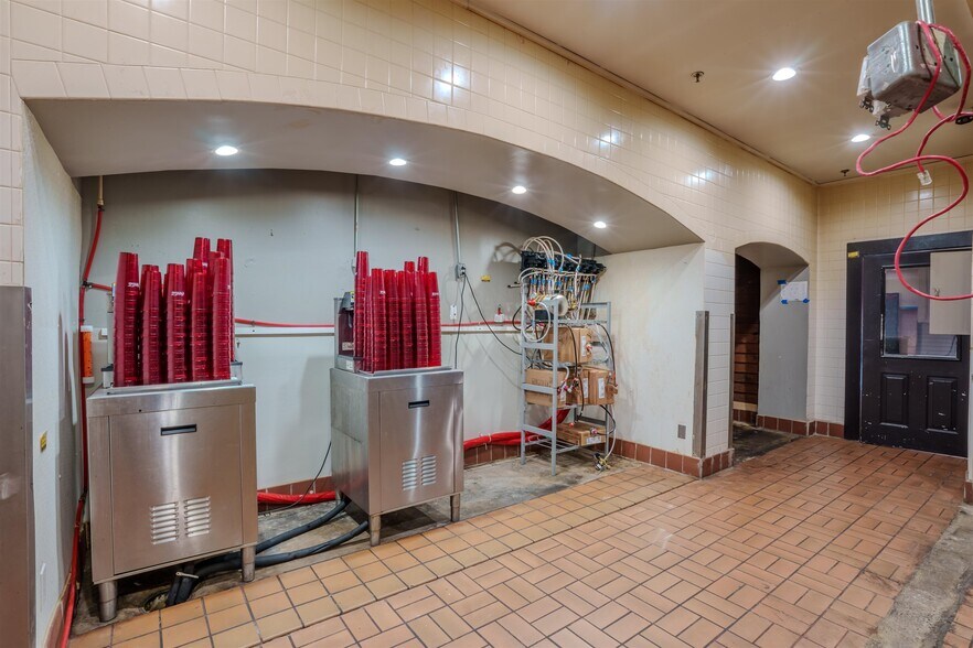 More Photos Of 4840 Hatch Blvd, Muscle Shoals Restaurant For Sale