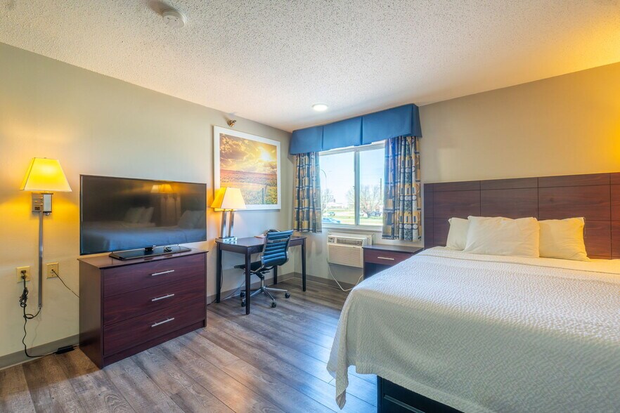 More Photos Of 3000 Singing Hills Blvd, Sioux City Hotel For Sale