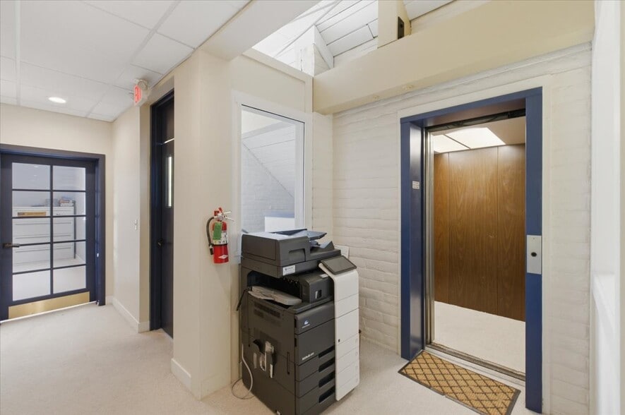 More Photos Of 235 Union St NE, Salem Office For Sale