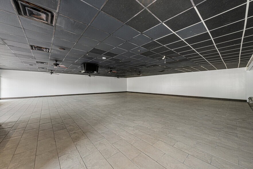 More Photos Of 754 W Cherry St, Glasgow Restaurant For Sale