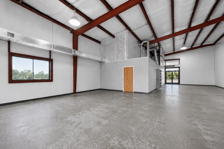 More Photos Of 2920 Dairy Ashford Rd, Houston Showroom For Sale