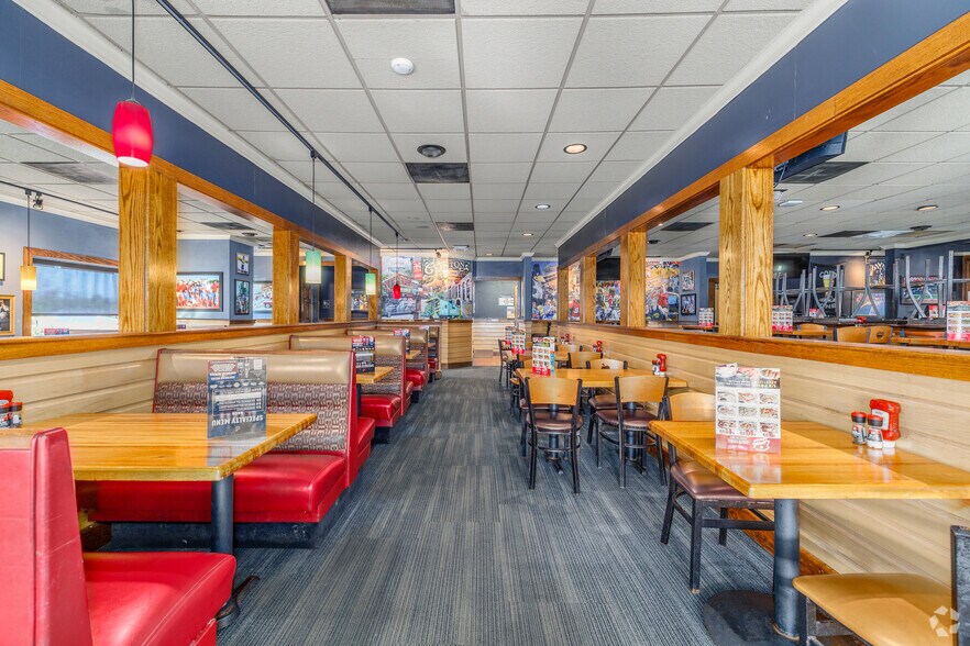 More Photos Of 700 S Kansas Ave, Clinton General Retail For Sale