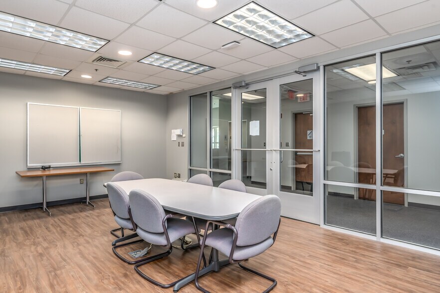 More Photos Of 5015 Woods Crossing Rd, Montgomery Office For Sale