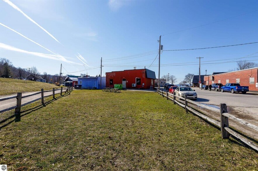 More Photos Of 245 S Benzie Blvd, Beulah Storefront For Sale