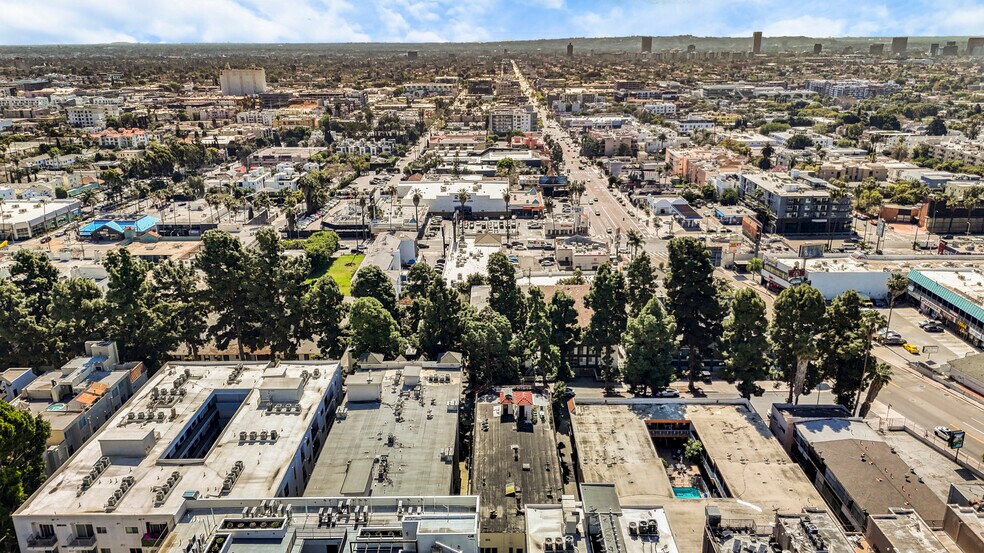 More Photos Of 7063 Lanewood Ave, Los Angeles Apartments For Sale