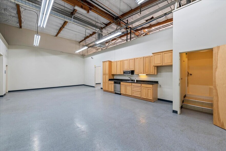 More Photos Of 1290 Reamwood Ave, Sunnyvale Research And Development For Lease