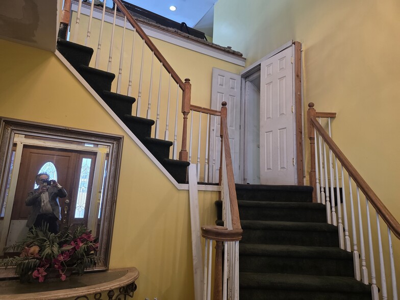 More Photos Of 56 Old State Route 12, Frenchtown Showroom For Sale