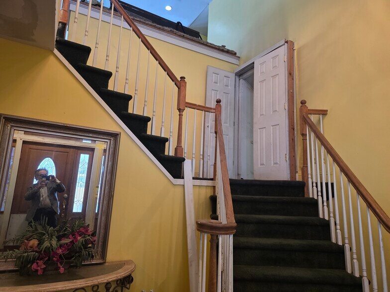 More Photos Of 56 Old State Route 12, Frenchtown Flex For Sale