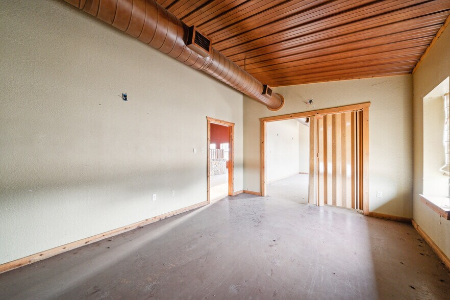 More Photos Of 410 S Interstate 35, Pearsall Storefront Retail Office For Lease