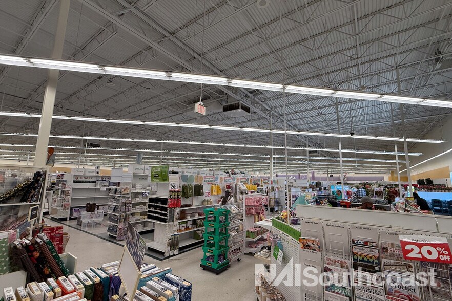 More Photos Of 3471-3631 NW Federal Hwy, Jensen Beach Storefront For Lease